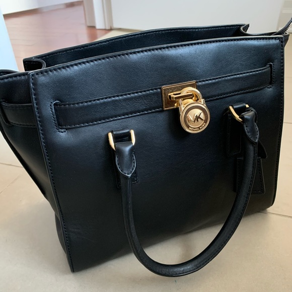 Michael Kors Handbags - Michael Kors black leather bag